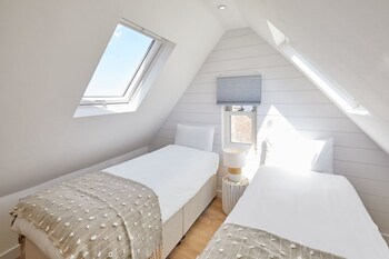 host stay cosy coastal golden lion apartments