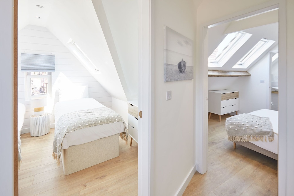 host stay cosy coastal golden lion apartments