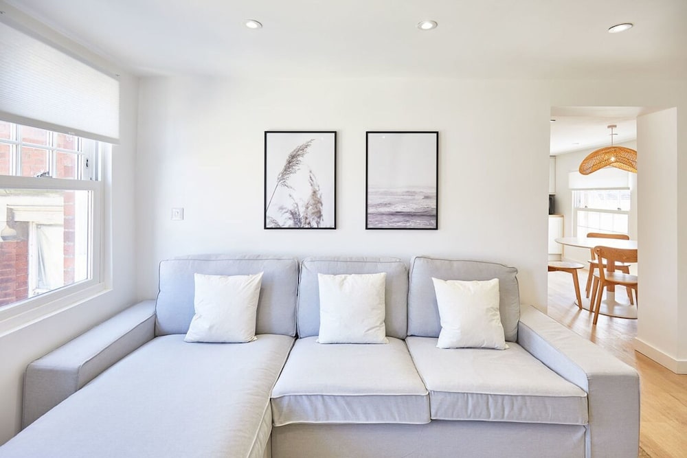 host stay cosy coastal golden lion apartments