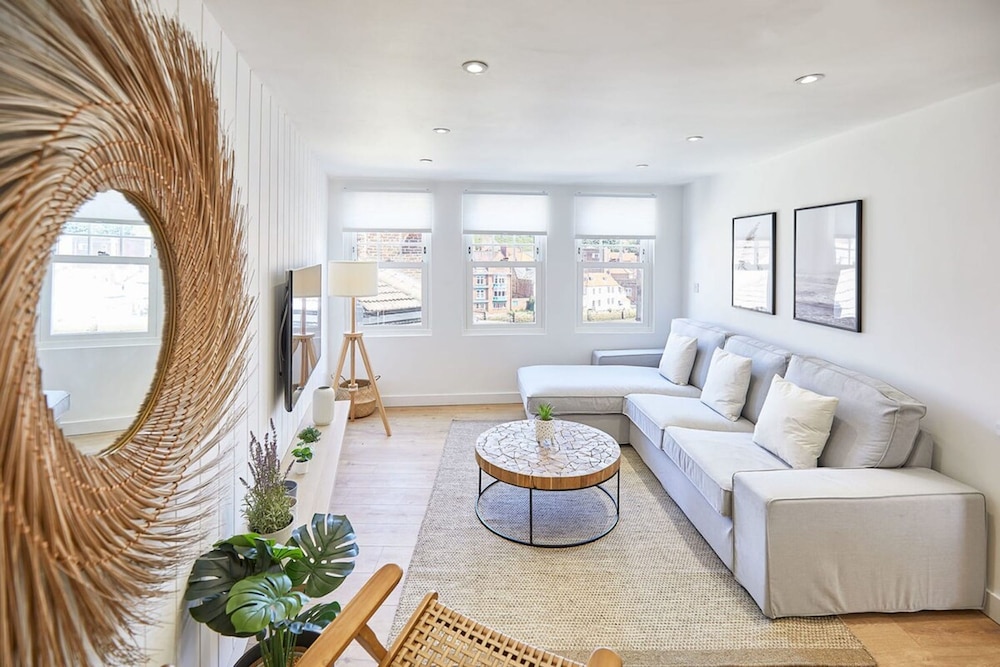 host stay cosy coastal golden lion apartments