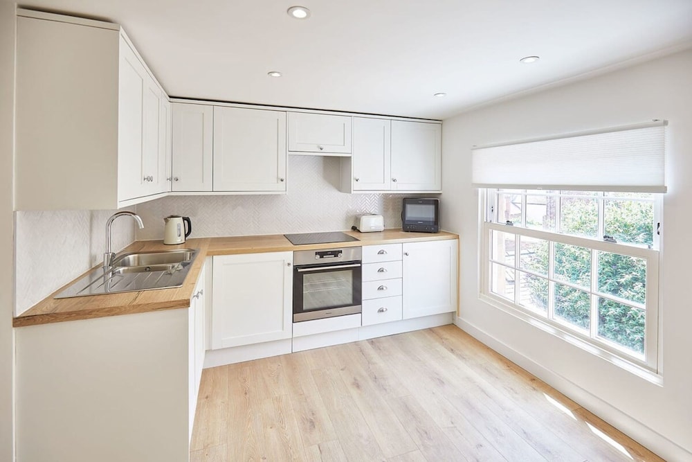 host stay cosy coastal golden lion apartments