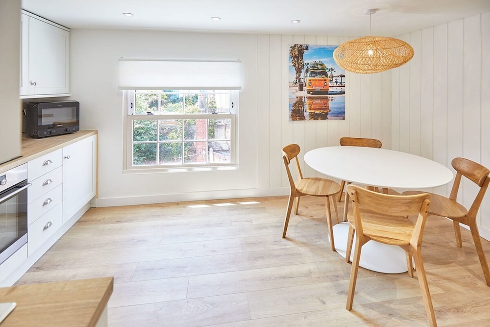 host stay cosy coastal golden lion apartments