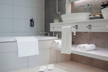 holiday inn dubai business bay an ihg hotel