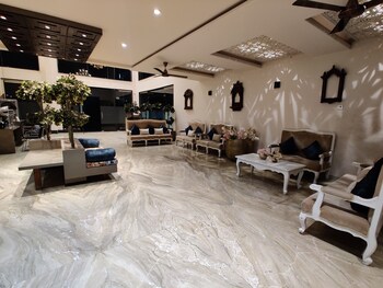 Chokar Dhani Raipur,India>>Raipur,3 star