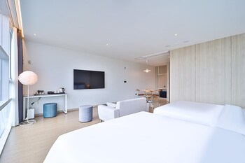 browndot busan newport signature