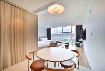 browndot busan newport signature