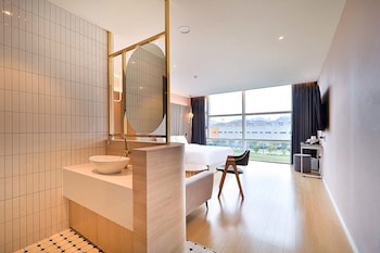 browndot busan newport signature