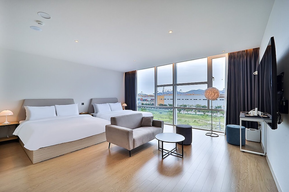 browndot busan newport signature