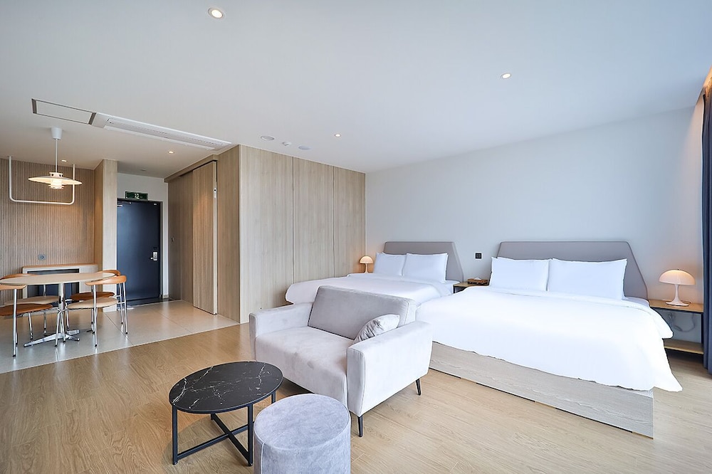 browndot busan newport signature