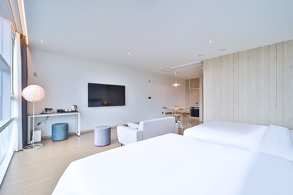 browndot busan newport signature