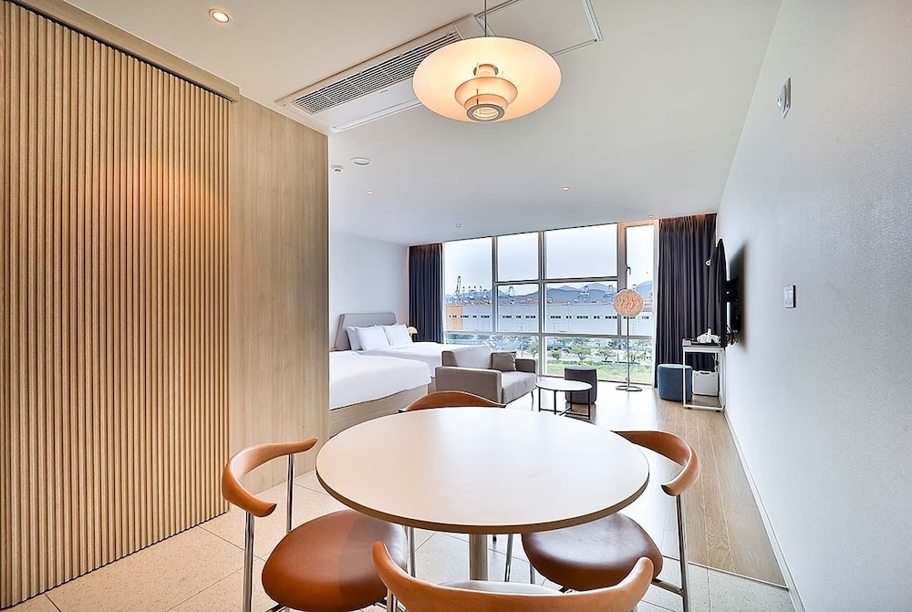 browndot busan newport signature