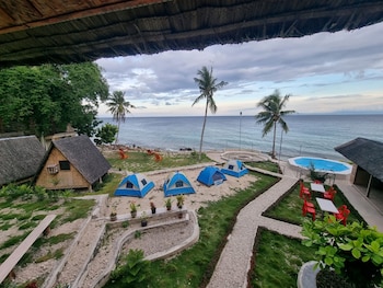 hagdan reef dive spot by hiverooms