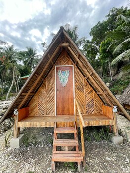 hagdan reef dive spot by hiverooms