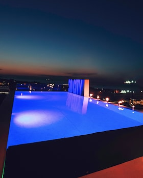 so city hotel