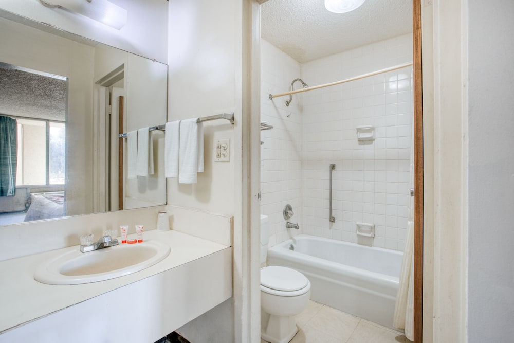 travelers inn by oyo templeton va