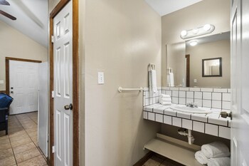 canyon lake cabins and event center