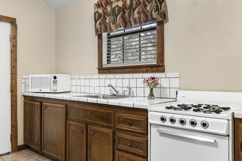 canyon lake cabins and event center