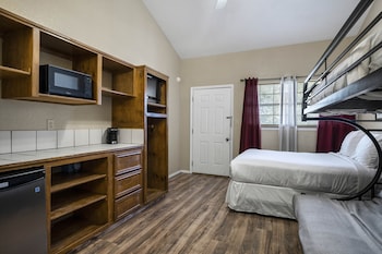 canyon lake cabins and event center