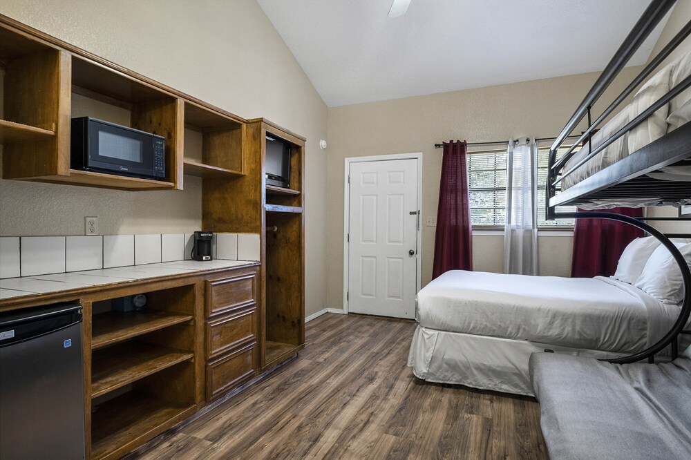 canyon lake cabins and event center