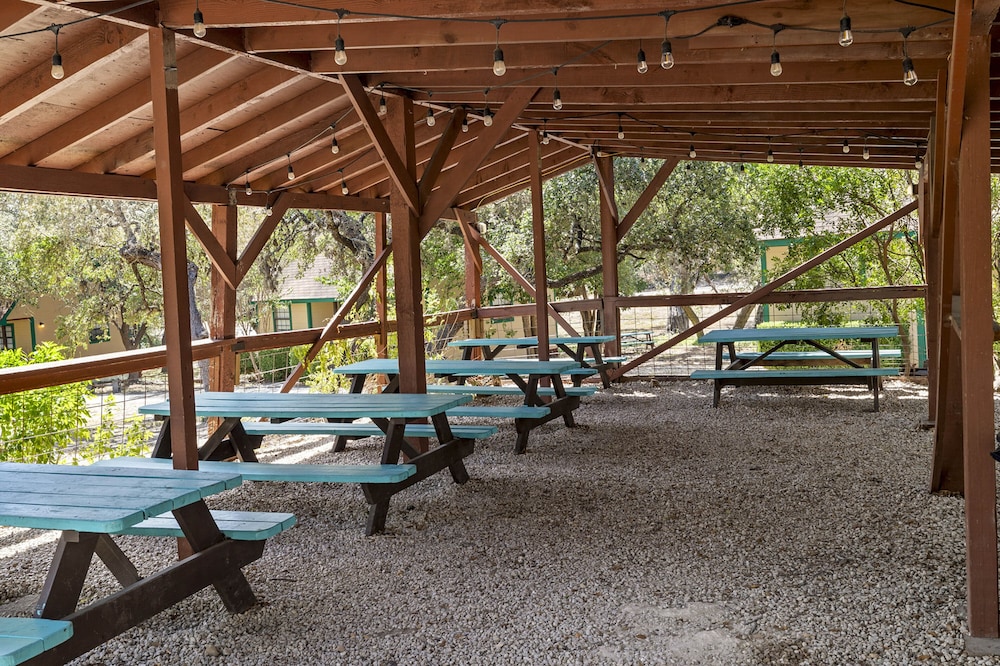 canyon lake cabins and event center