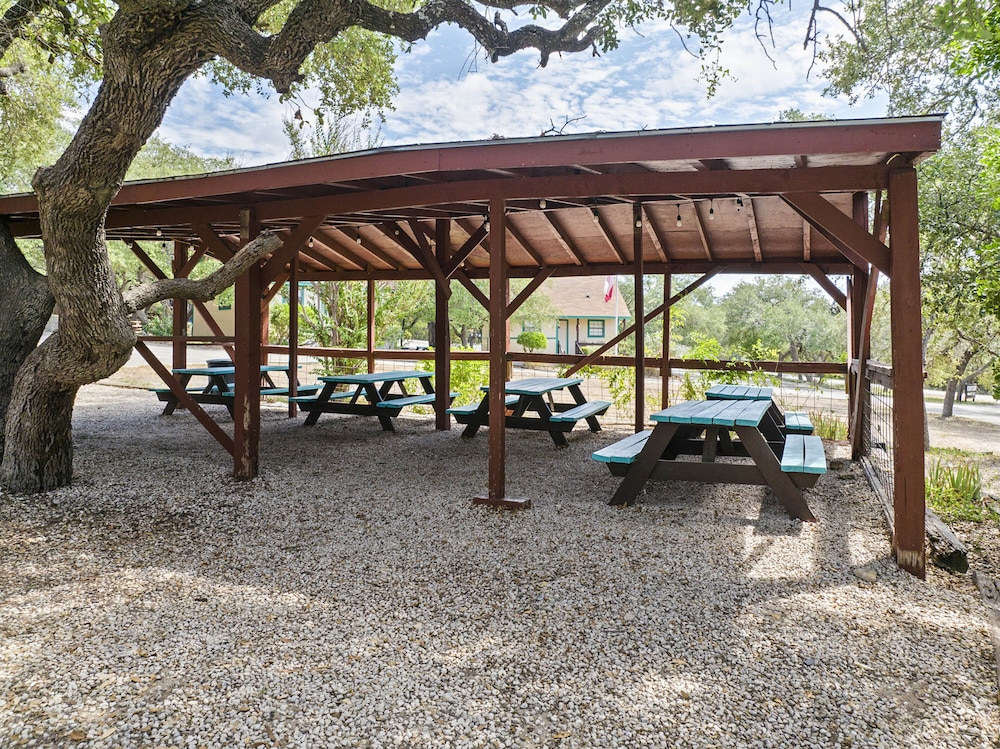 canyon lake cabins and event center
