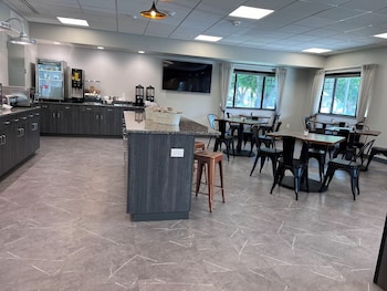 Hamburg Inn & Suites,United States Of America>>Hamburg,2 star