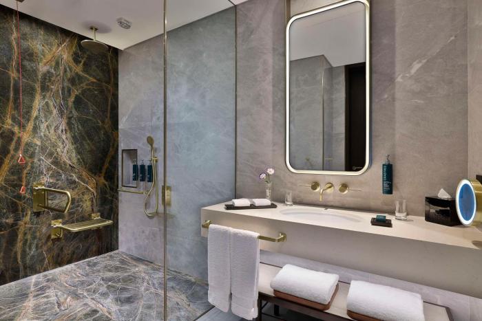 embassy suites by hilton dubai business bay