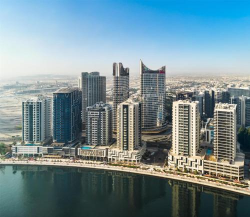 embassy suites by hilton dubai business bay