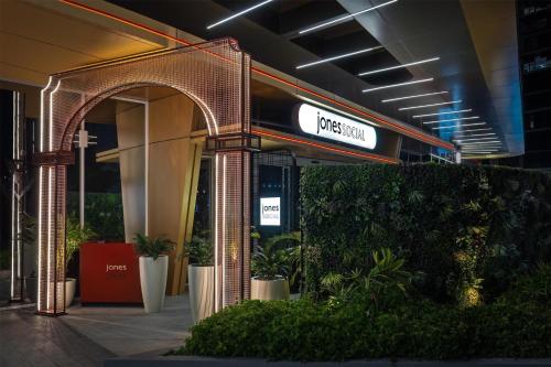 embassy suites by hilton dubai business bay