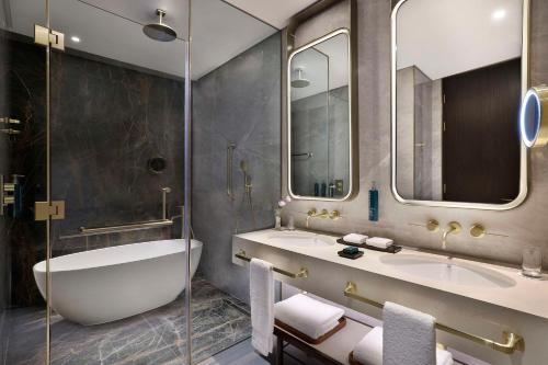 embassy suites by hilton dubai business bay