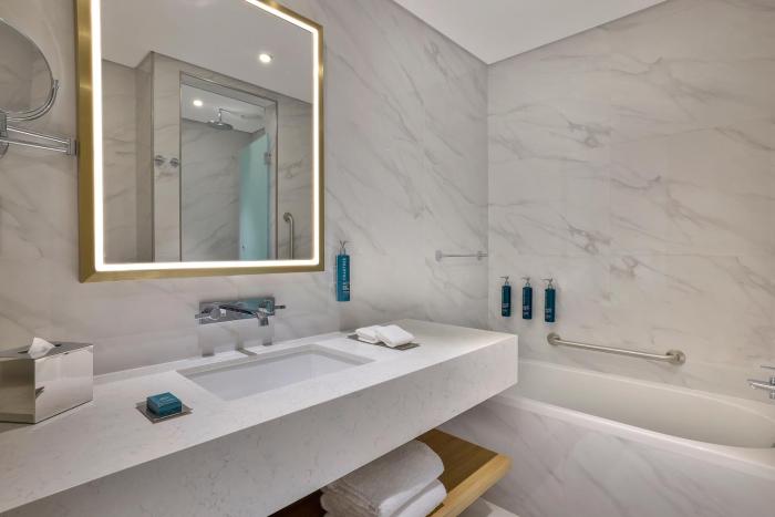hilton garden inn dubai business bay