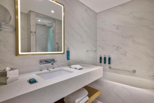 hilton garden inn dubai business bay