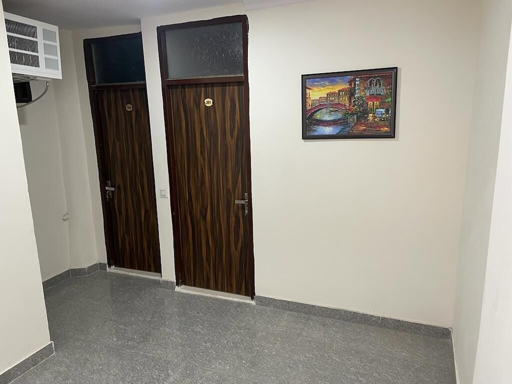 roomshala 123 happy homes saket