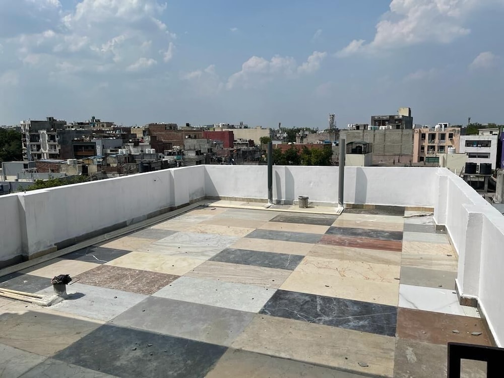 roomshala 123 happy homes saket