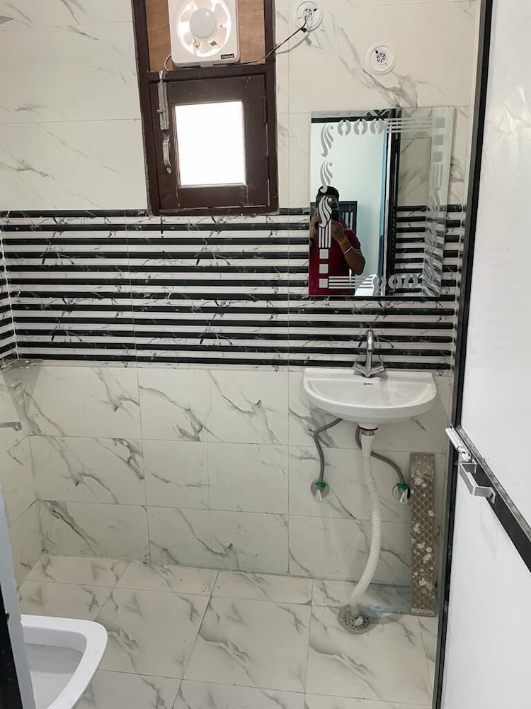 roomshala 123 happy homes saket