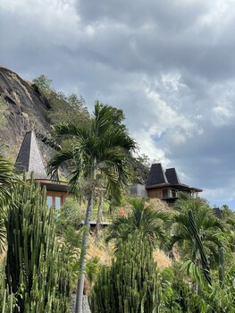 menjaga bay