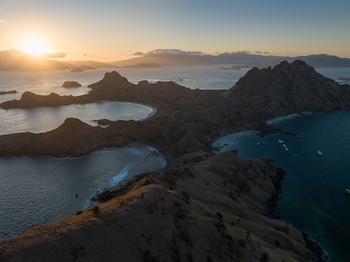 menjaga bay