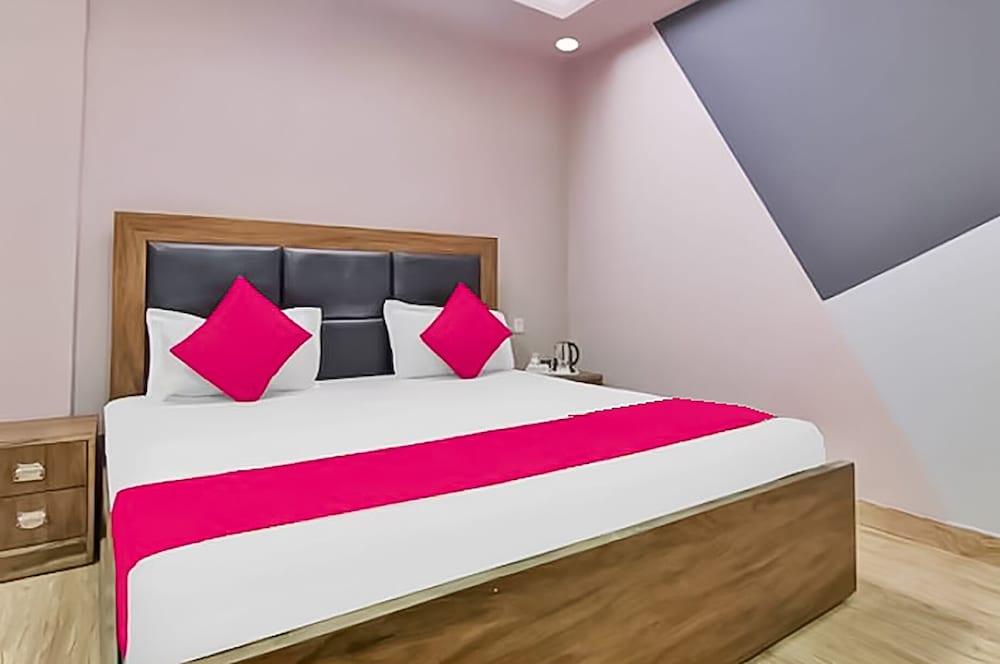 roomshala 121 hotel classic