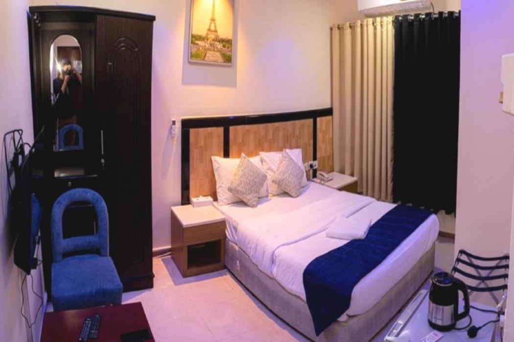 oyo 1118 sharjah plaza hotel