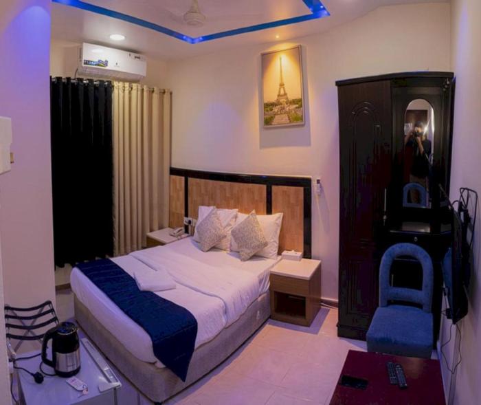 oyo 1118 sharjah plaza hotel