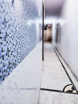 roomshala 122 hotel park view