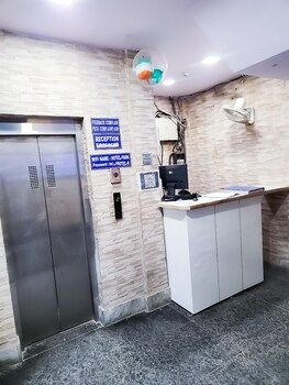 roomshala 122 hotel park view