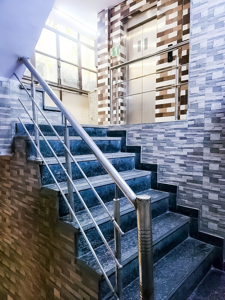 roomshala 122 hotel park view