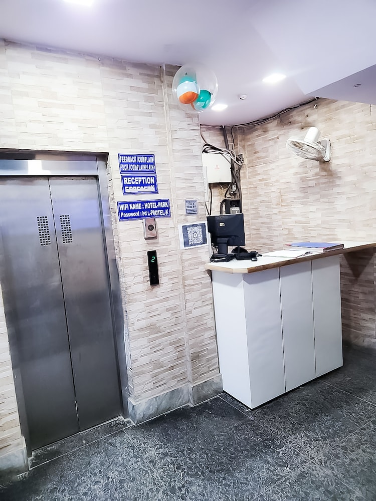 roomshala 122 hotel park view