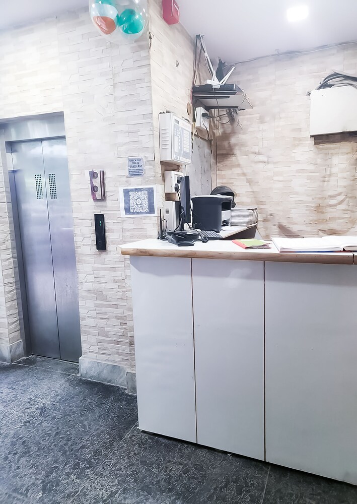 roomshala 122 hotel park view