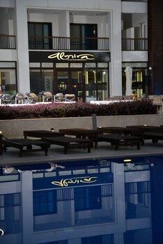 porto and almira beach