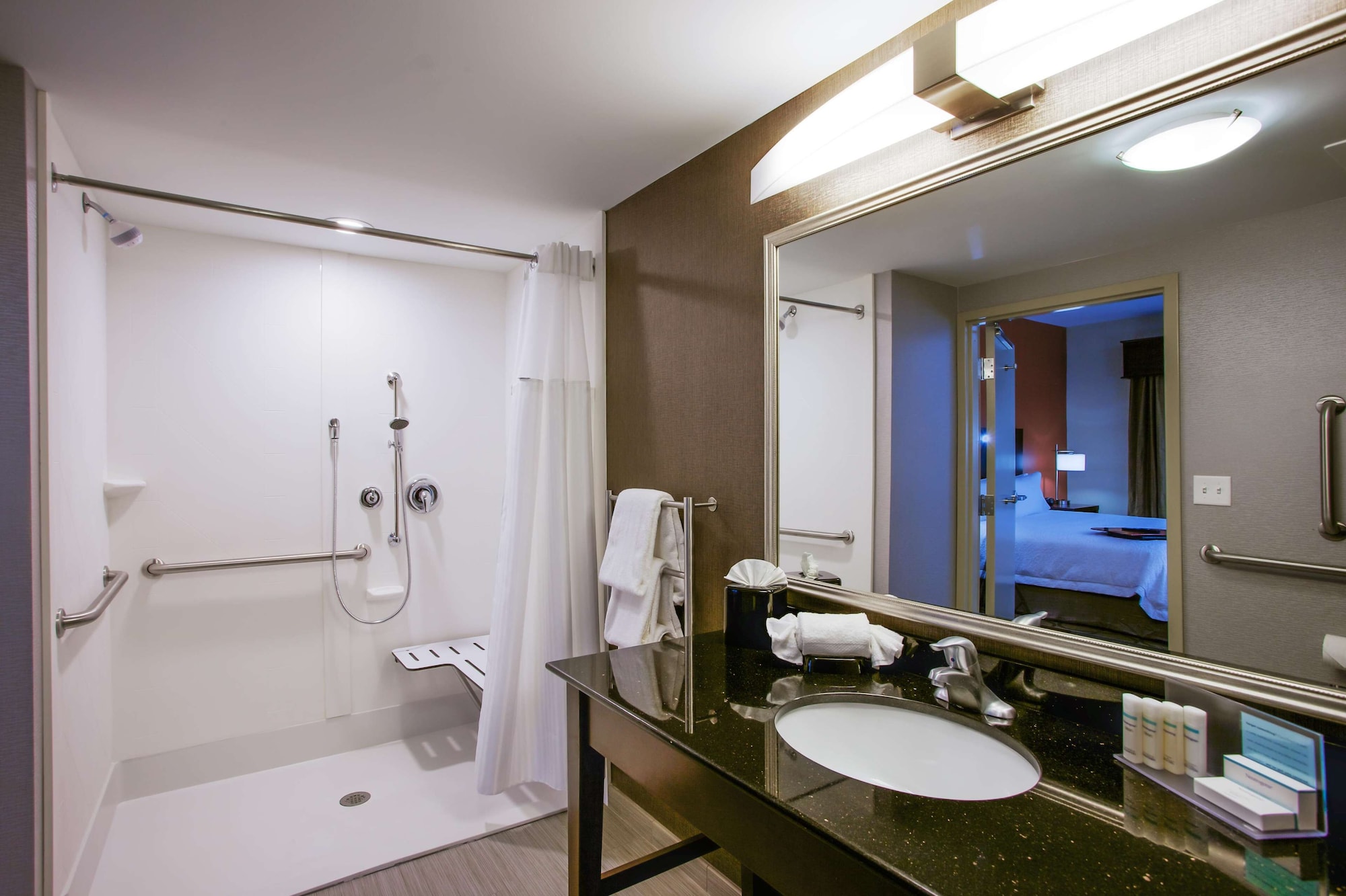 hampton inn and suites philadelphia bensalem