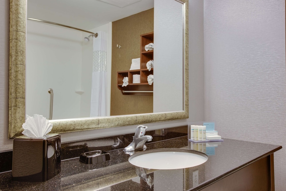 hampton inn and suites philadelphia bensalem