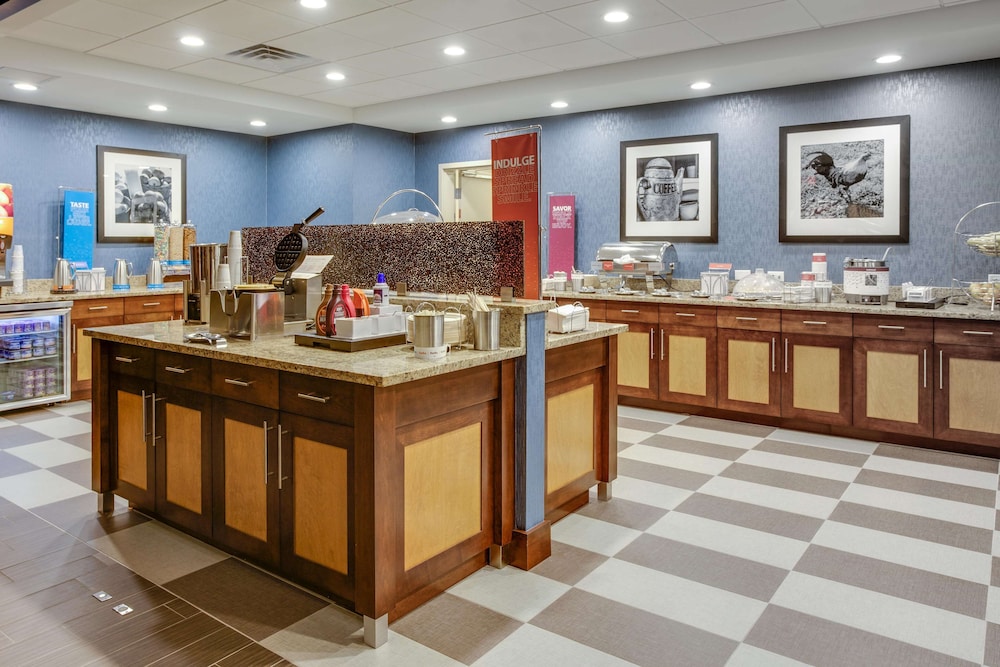 hampton inn and suites philadelphia bensalem