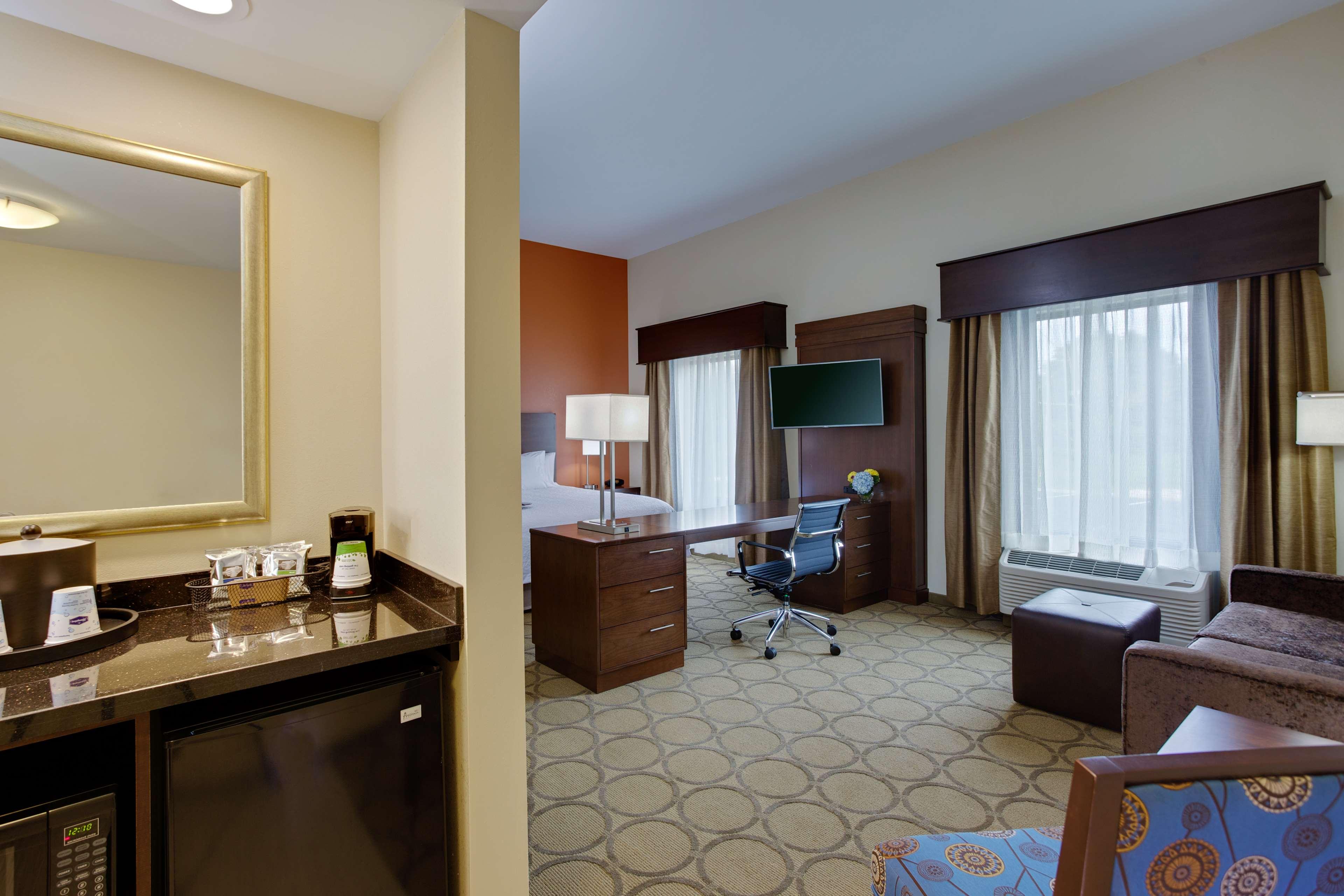 hampton inn and suites philadelphia bensalem